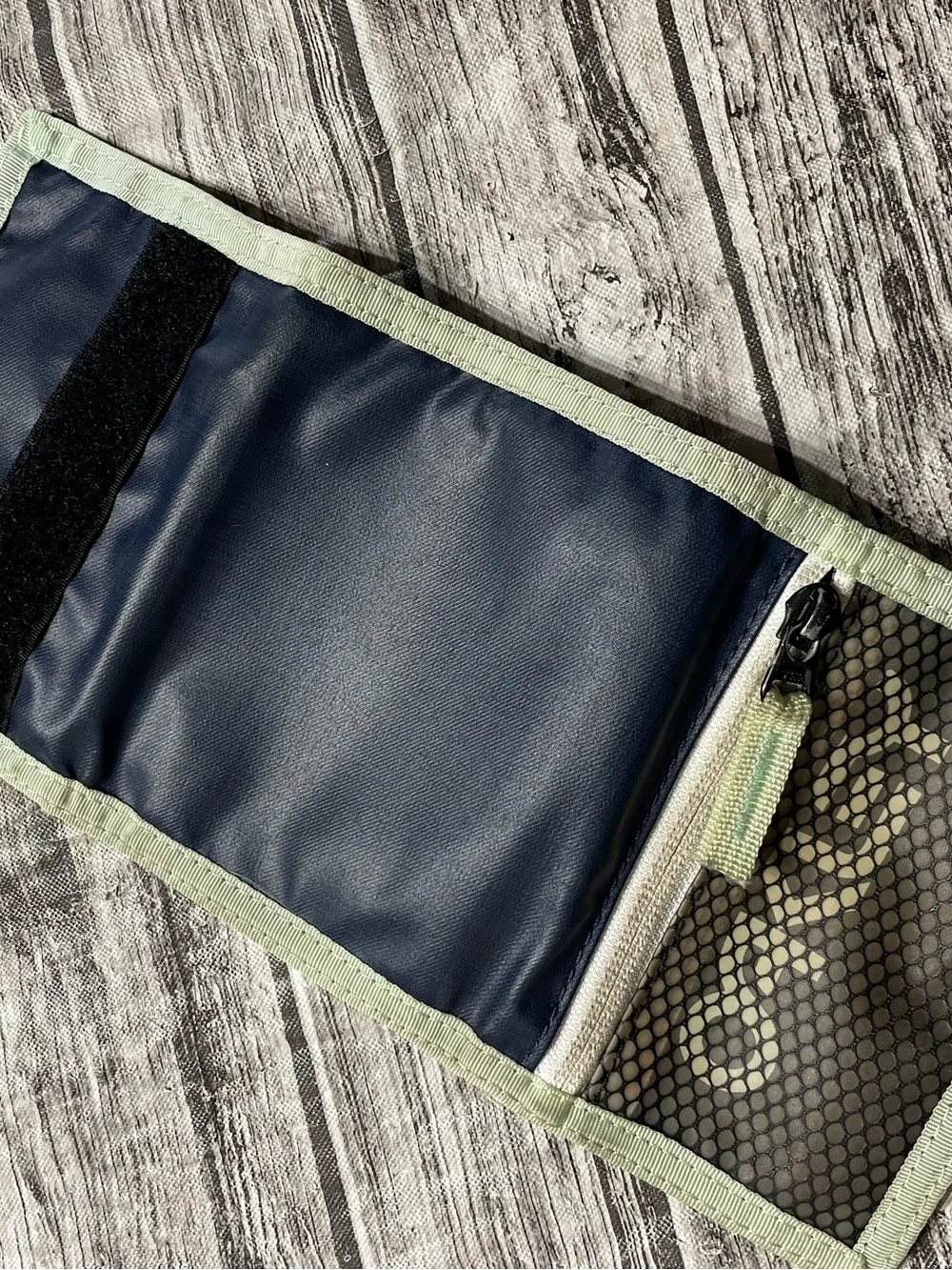 Oakley 90's Wallet mesh exterior panel & retro branding good condition mild disc